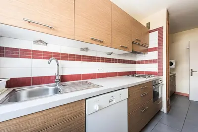 Cuisine ou kitchenette dans l'établissement Résidence Bec Rouge - Appartement lumineux·Accès direct pistes·Balcon MAE-2484