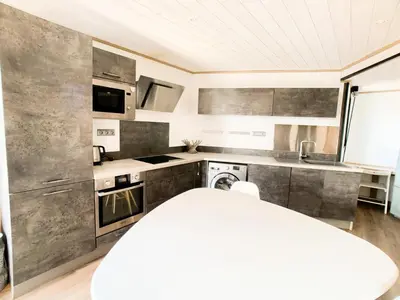 Cuisine ou kitchenette dans l'établissement Résidence Sefcotel - Appartement rénové·Proche des pistes ·Balcon MAE-2494