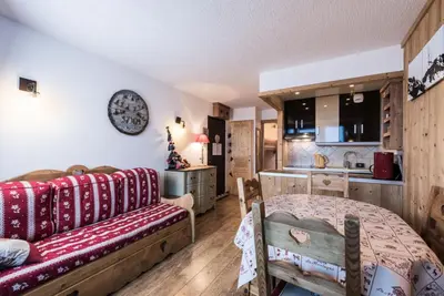 Cuisine ou kitchenette dans l'établissement Résidence Grandes Platieres 2 - Appartement chaleureux et authentique MAE-2534