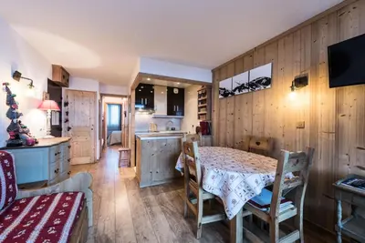 Cuisine ou kitchenette dans l'établissement Résidence Grandes Platieres 2 - Appartement chaleureux et authentique MAE-2534