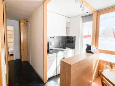 Cuisine ou kitchenette dans l'établissement Résidence Prariond B - 2 pièces accès direct sur les pistes MAE-2584