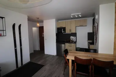 Cuisine ou kitchenette dans l'établissement Résidence Grande Balme Ii - Appartement rénové et lumineux MAE-2604