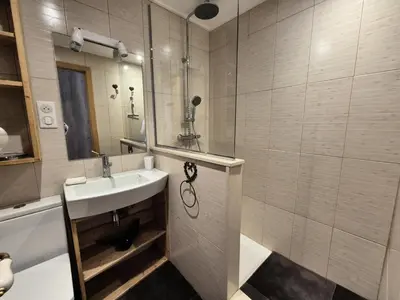 Salle de bains dans l'établissement Résidence Combe Folle - Studio rénové·Proche pistes et commerces·wifi MAE-2624