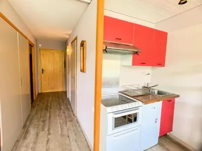 Cuisine ou kitchenette dans l'établissement Résidence Combe Folle - Appartement lumineux·Proches des pistes·Balcon vue MAE-2754