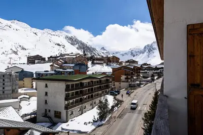 Vue générale sur la montagne ou vue sur la montagne depuis l'appartement