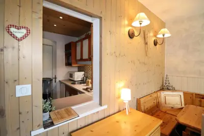 Cuisine ou kitchenette dans l'établissement Chalet De La Tour - Appartement lumineux · Proche pistes et commerces MAE-2814