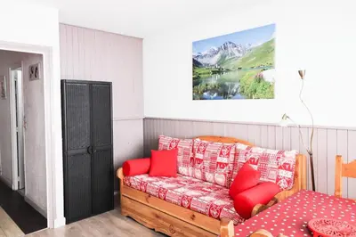Coin salon dans l'établissement Résidence Bec Rouge - Appartement lumineux·Accès direct aux pistes·Balco MAE-2824