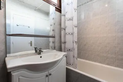 Salle de bains dans l'établissement Résidence Bec Rouge - Appartement lumineux·Accès direct aux pistes·Balco MAE-2824