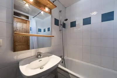 Salle de bains dans l'établissement Résidence Chaudes Almes - Appartement lumineux·Proche pistes·Balcon MAE-2834