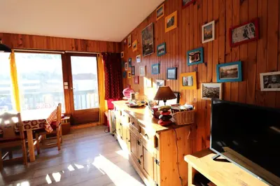 Cuisine ou kitchenette dans l'établissement Résidence Bec Rouge - Appartement spacieux·Skis aux pieds·Balcon MAE-2844