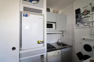 Cuisine ou kitchenette dans l'établissement Résidence Home Club - Studio avec vue imprenable retour ski aux pieds MAE-6474