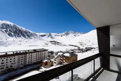 Vue générale sur la montagne ou vue sur la montagne depuis l'appartement