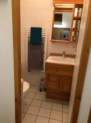 Salle de bains dans l'établissement Central 3 bedroom chalet with balcony