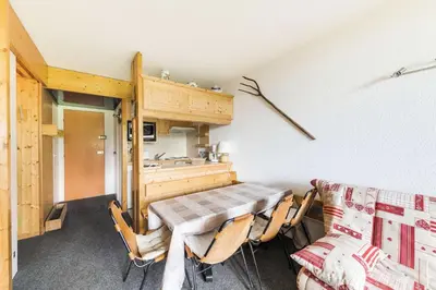 Cuisine ou kitchenette dans l'établissement Résidence Armoise - Appartement de charme 2 pièces / 6 personnes à Arc 1800 en centre station, proche des pistes et des commerces, dans le village d MAE-1694