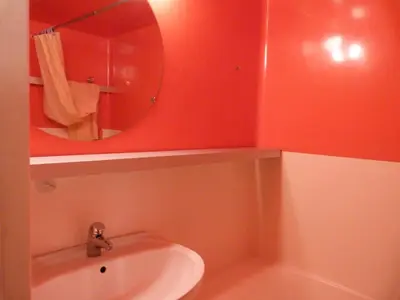 Salle de bains dans l'établissement Résidence Armoise - Appartement de charme 2 pièces / 6 personnes à Arc 1800 en centre station, proche des pistes et des commerces, dans le village d MAE-1694