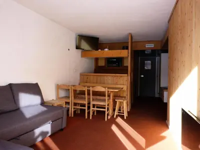 Télévision ou salle de divertissement dans l'établissement Résidence Nova - Appartement 2 pièces 6 personnes proche des pistes, des commerces, de la garderie et de l'ESF au centre de la station d’Arc 1800 MAE-1713