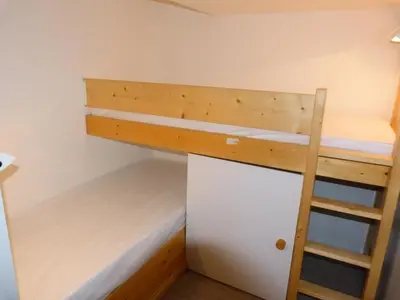 Un ou plusieurs lits superposés dans un hébergement de l'établissement Résidence Aiguille Grive Bat I - Duplex pour 5 personnes à Arc 1800 dans le village de Charmettoger, skis aux pieds MAE-1735