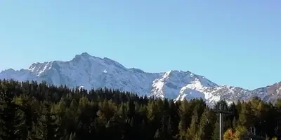 Vue générale sur la montagne ou vue sur la montagne depuis l'appartement