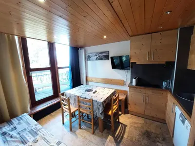 Cuisine ou kitchenette dans l'établissement Résidence Archeboc - Appartement 2 pièces/5 personnes à Arc 1800 proche des pistes dans le village de Charmettoger MAE-1758