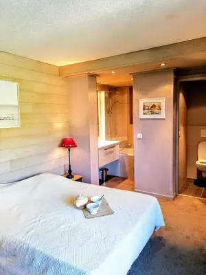 Un ou plusieurs lits dans un hébergement de l'établissement Résidence Les Grandes Platieres Ii - Très bel appartement de 4 pièces pr 6 personnes situé à Tignes quartier du Val Claret proche des pistes et des commerces. Appart MAE-2039