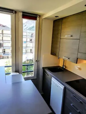 Cuisine ou kitchenette dans l'établissement Résidence Les Grandes Platieres Ii - Très bel appartement de 4 pièces pr 6 personnes situé à Tignes quartier du Val Claret proche des pistes et des commerces. Appart MAE-2039