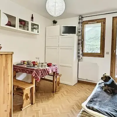 Résidence Divaria - Studio cabine 4 personnes à Tignes au pied des pistes et proche des commerces dans le quartier du Lac. Situé en rez de jardin d' MAE-2114