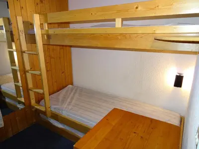 Un ou plusieurs lits dans un hébergement de l'établissement Résidence Belles Challes - Studio 4 personnes à Arc 1800 skis aux pieds et proche des commerces dans le village du Charvet MAE-2208