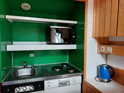 Cuisine ou kitchenette dans l'établissement Résidence Aiguille Grive Bat I - Duplex pour 6 personnes à Arc 1800 dans le village de Charmettoger, skis aux pieds MAE-9224