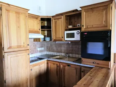Cuisine ou kitchenette dans l'établissement Résidence Le Chamois - Très bel appartement de style montagne, spacieux situé à proximité des pistes MAE-3544