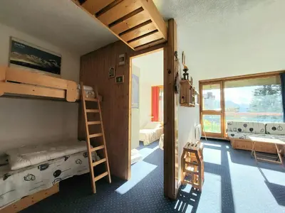Un ou plusieurs lits dans un hébergement de l'établissement Appartement 2 pièces, balcon, Wifi gratuit - FR-1-346-478