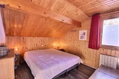Un ou plusieurs lits dans un hébergement de l'établissement Chalet Camomille - Confortable chalet dans un quartier calme avec une vue imprenable sur la vallée et le Mont Blanc MAE-0967