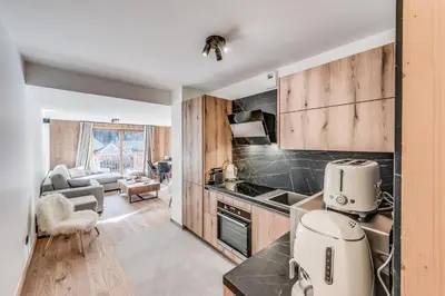 Cuisine ou kitchenette dans l'établissement Résidence Le Grand Bouquetin - 3 Pièces pour 6 Personnes MAE-0004