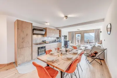 Cuisine ou kitchenette dans l'établissement Résidence Le Grand Bouquetin - 3 Pièces pour 6 Personnes MAE-0044