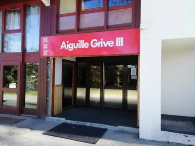 Façade ou entrée de l'établissement Résidence Aiguille Grive Bat Iii - Appartement 3 pièces 8 personnes en duplex, skis aux pieds, dans le village de Charmettoger à Arc 1800 MAE-2171