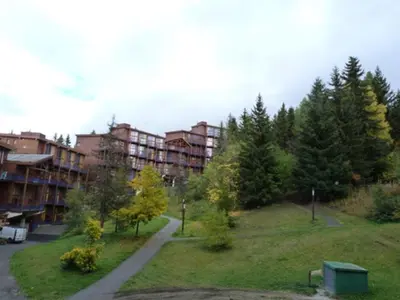 Jardin de l'établissement Résidence Aiguille Grive Bat Iii - Appartement 3 pièces 8 personnes en duplex, skis aux pieds, dans le village de Charmettoger à Arc 1800 MAE-2171