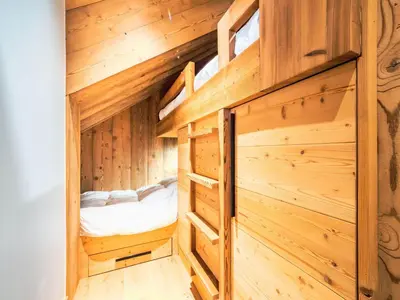 Un ou plusieurs lits dans un hébergement de l'établissement Appartement rénové 2 pièces cabine proche pistes avec WIFI - FR-1-502-463