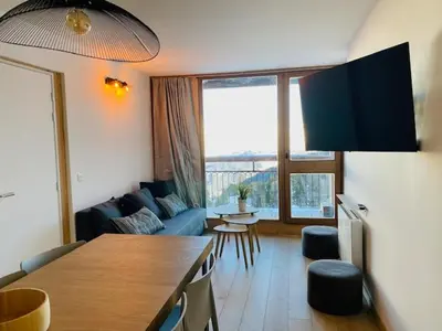 Télévision ou salle de divertissement dans l'établissement Appartement rénové 3 pièces, balcon, WIFI, 6/7 pers, Les Arcs 2000 - FR-1-346-529