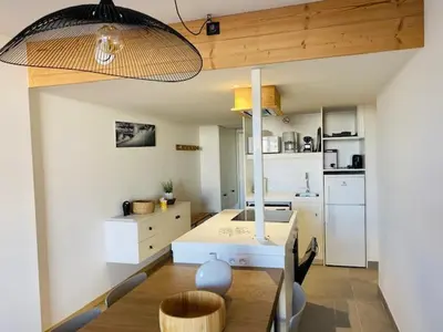 Cuisine ou kitchenette dans l'établissement Appartement rénové 3 pièces, balcon, WIFI, 6/7 pers, Les Arcs 2000 - FR-1-346-529