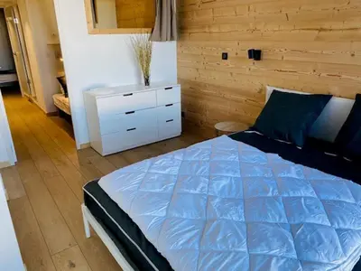 Un ou plusieurs lits dans un hébergement de l'établissement Appartement rénové 3 pièces, balcon, WIFI, 6/7 pers, Les Arcs 2000 - FR-1-346-529