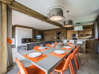 Plan de l'établissement Appartement rénové 100m², terrasse sud, parking couvert, ski in-ski out, 3 chambres, 6 pers - FR-1-575-133
