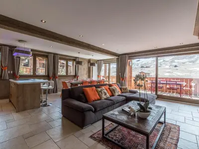 Plan de l'établissement Appartement rénové 100m², terrasse sud, parking couvert, ski in-ski out, 3 chambres, 6 pers - FR-1-575-133