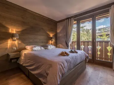 Plan de l'établissement Appartement rénové 100m², terrasse sud, parking couvert, ski in-ski out, 3 chambres, 6 pers - FR-1-575-133