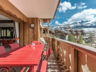 Plan de l'établissement Appartement rénové 100m², terrasse sud, parking couvert, ski in-ski out, 3 chambres, 6 pers - FR-1-575-133