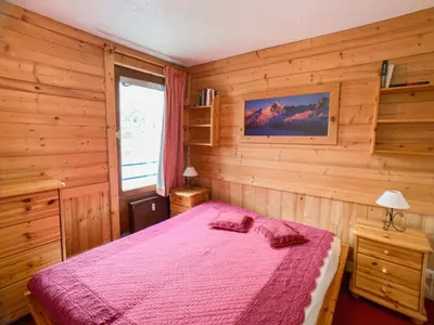 Un ou plusieurs lits dans un hébergement de l'établissement Appartement lumineux proche pistes et commerces, balcon, 6 personnes, parking - FR-1-502-468