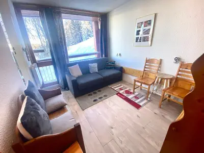 Coin salon dans l'établissement Appartement cosy, proche centre, balcon, vue Mont Blanc - FR-1-346-483