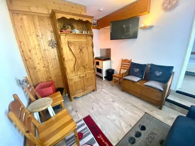 Coin salon dans l'établissement Appartement cosy, proche centre, balcon, vue Mont Blanc - FR-1-346-483
