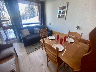 Coin salon dans l'établissement Appartement cosy, proche centre, balcon, vue Mont Blanc - FR-1-346-483