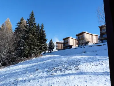 L'établissement Résidence Aiguille Grive Bat I - Duplex pour 5 personnes à Arc 1800 dans le village de Charmettoger, skis aux pieds MAE-1768 en hiver