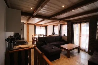 Coin salon dans l'établissement Chalet Des Domaines De La Vanoise - Confortable appartement au calme, à 1km du village et 5 km de la station MAE-3134