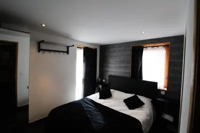Un ou plusieurs lits dans un hébergement de l'établissement Chalet Des Domaines De La Vanoise - Confortable appartement au calme, à 1km du village et 5 km de la station MAE-3134